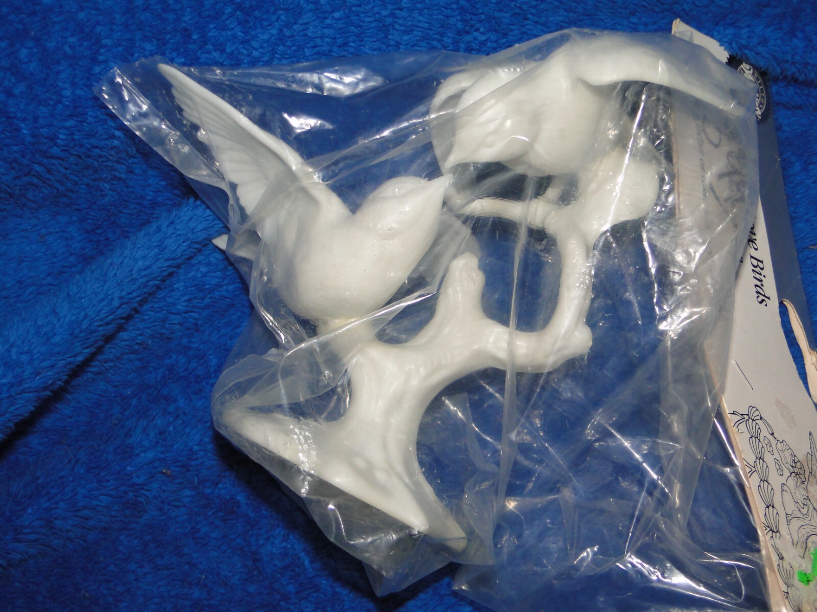 New Vintage Wilton Kissing Lovebirds Cake Accents, 5.5″ high, 1002-206