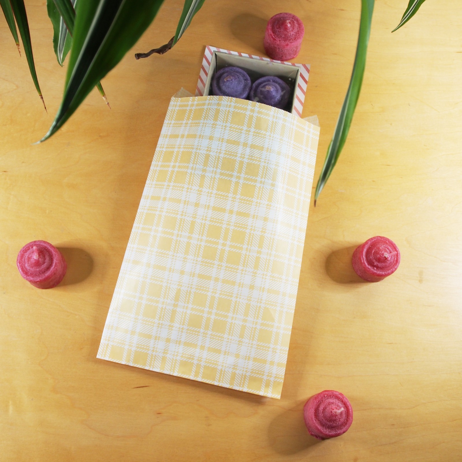 Decorative Mixed Plaid Pattern Flat Paper Gift Bags – 4 Sizes available