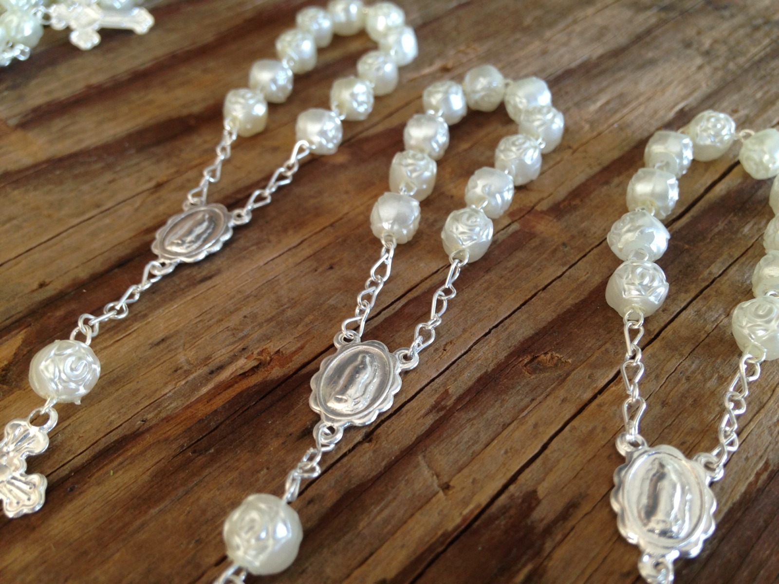 25 Baptism Favors Ivory color/Recuerdos de Bautizo/mini Rosaries/Communion Favor