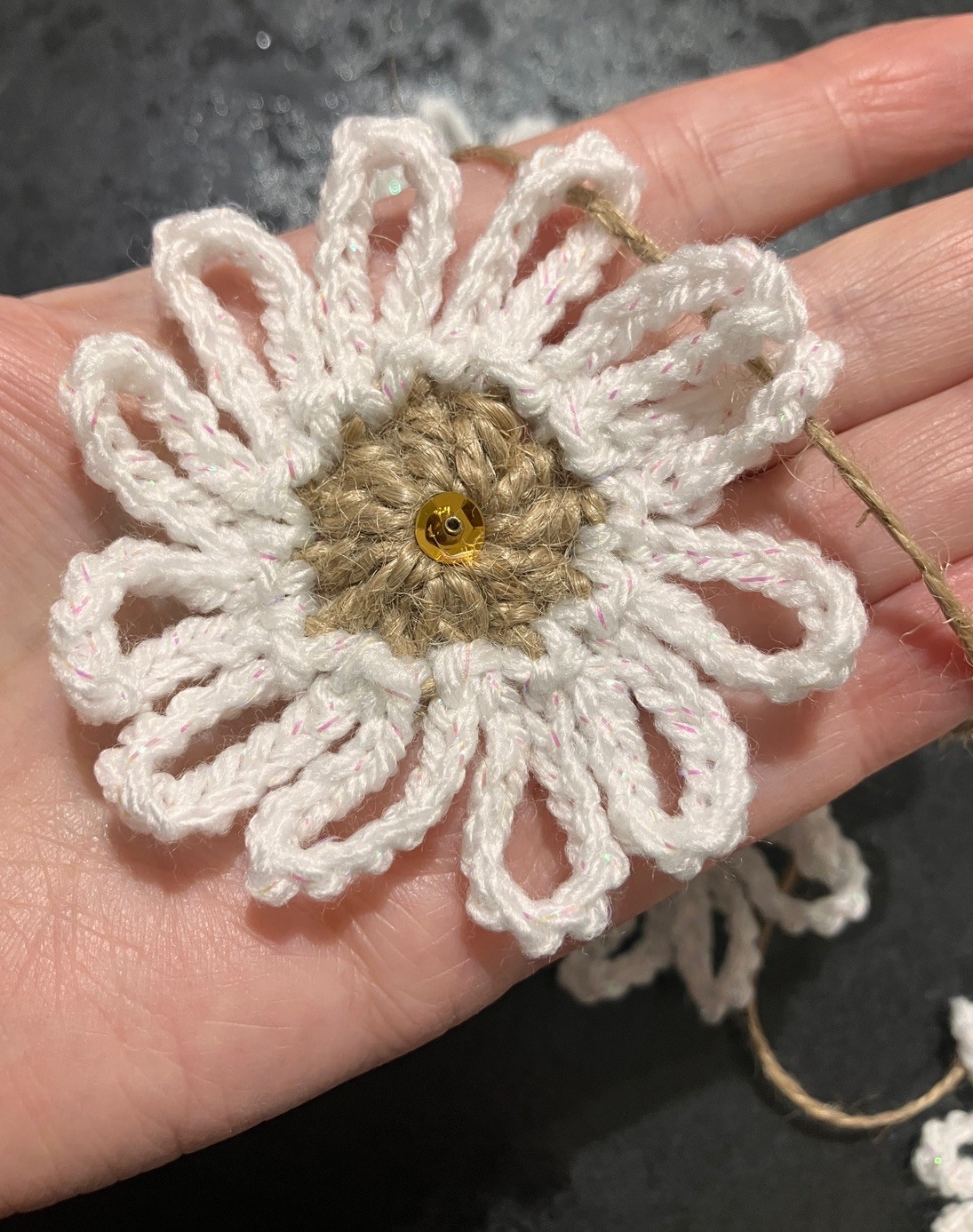 🌸NEW Hand Crochet sparkly daisy Jute Rustic Bunting Window Summer sequins Gift