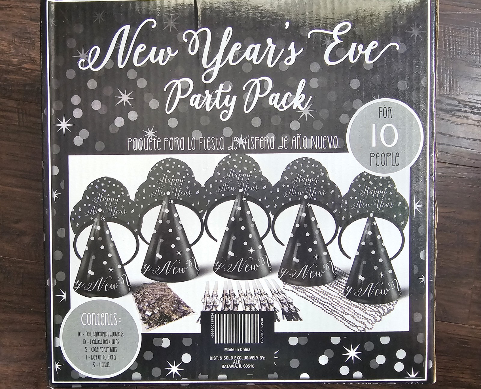 ALDI New Year’s Party Supply Kit for 10, Hats, Blowers, Tiaras, Confetti