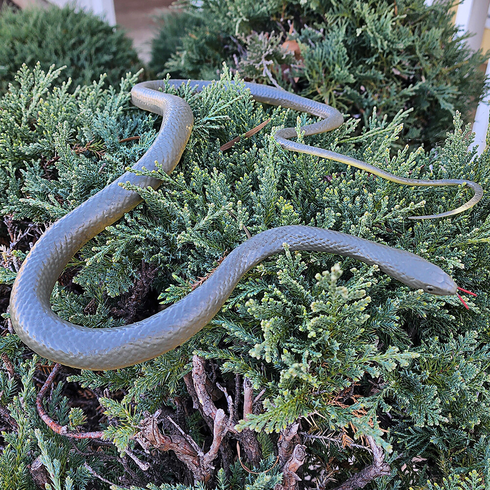 47″ Realistic Fake Rubber Snake Halloween Prank Party Props Haunted Houses Decor