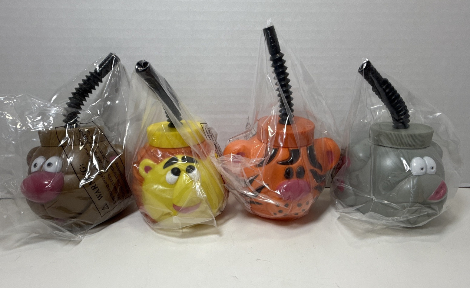 Set of 4 Zoo Animal Reusable BPA-Free 6.5″ 14 oz Plastic Cups with Lids & Straws