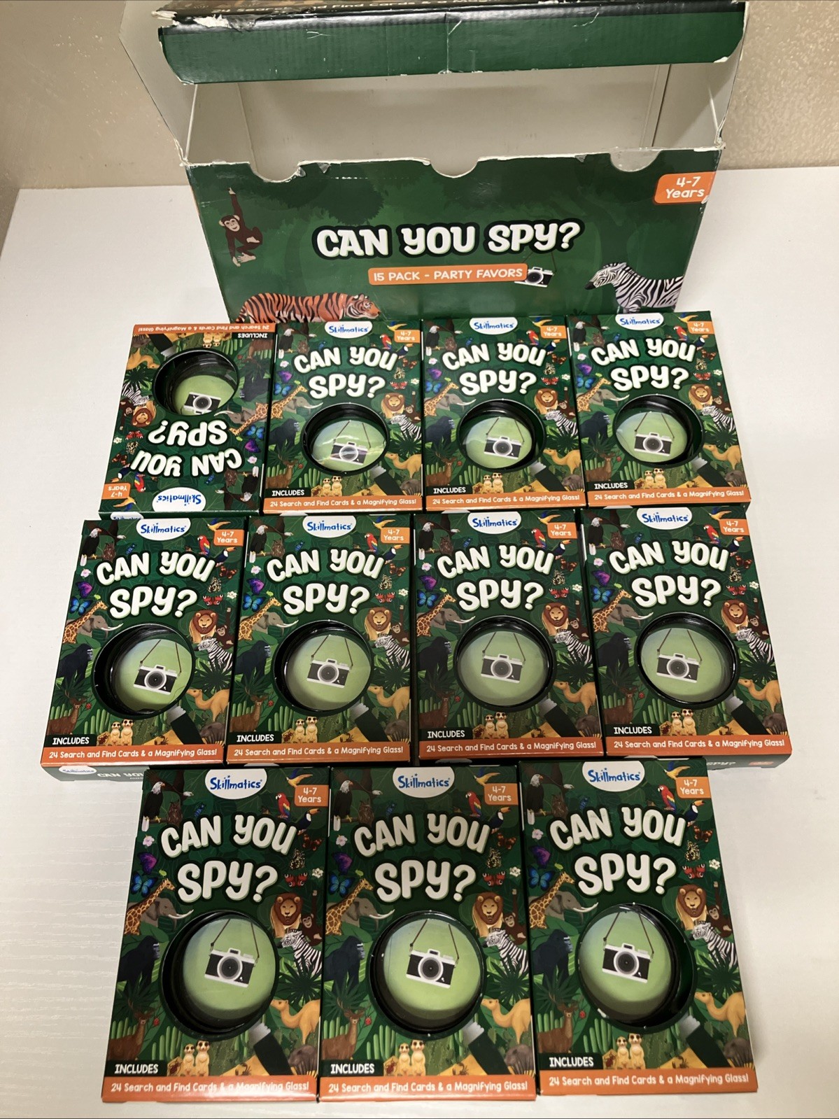 Skillmatics Party Favors 11 Can You Spy Animals Cards Set w/ Magnifying Glass