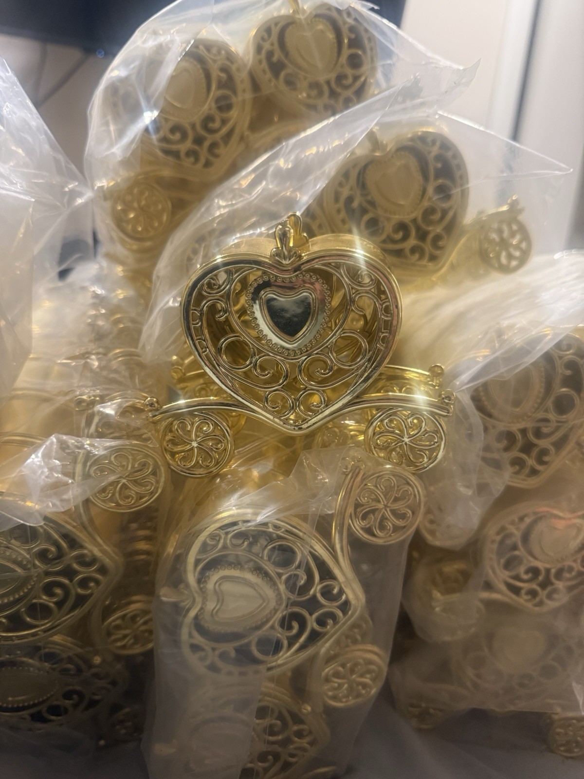 94 pcs 4″ long Mini Heart Carriage Favor Holders Wedding Party Supplies Bulk Lot