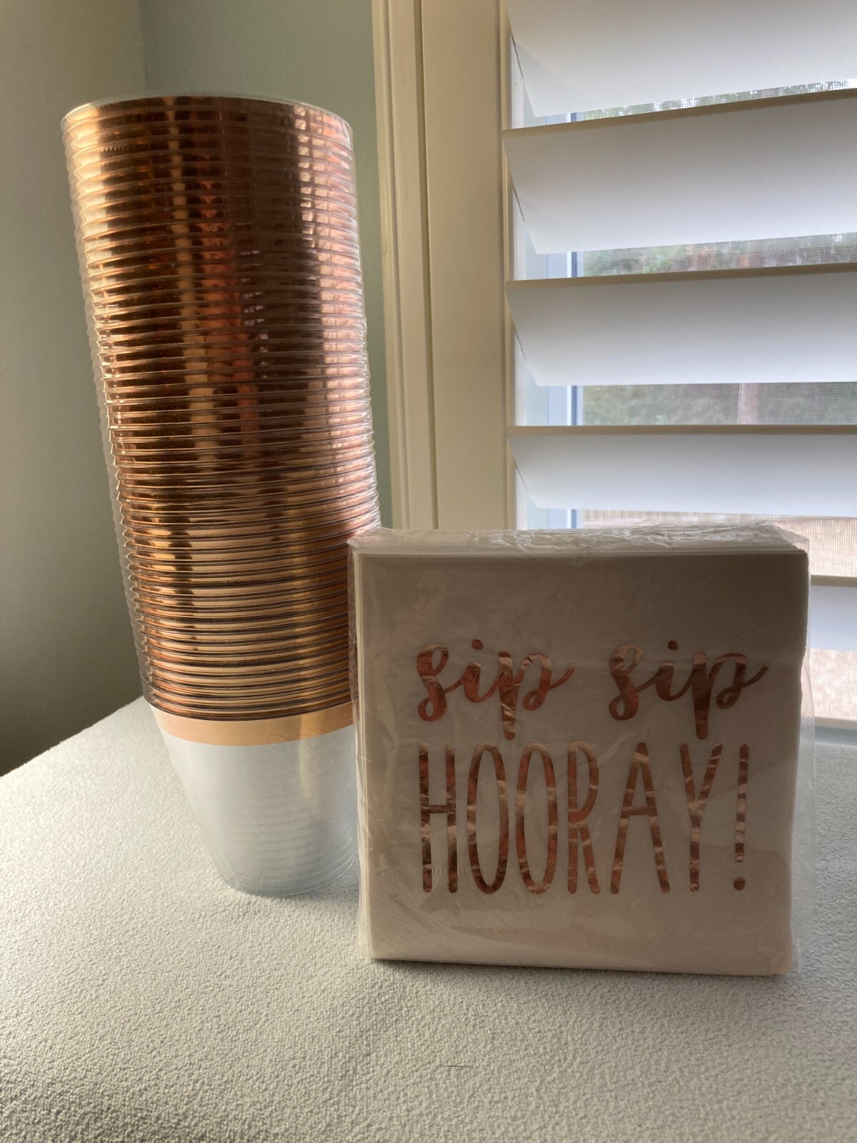 50 Pcs Rose Gold Rimmed Plastic Party Punch Cups 9 oz Disposable and napkins NEW