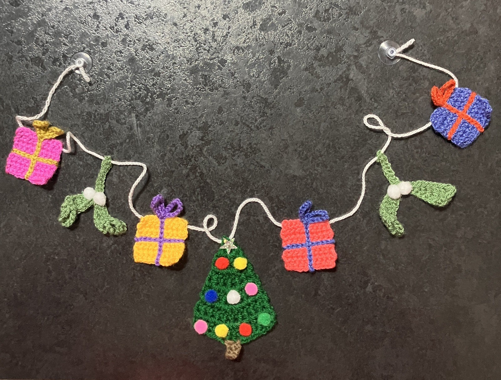 🌲🎁 New Hand Crochet Christmas Tree Presents Mistletoe Bunting Window Gift