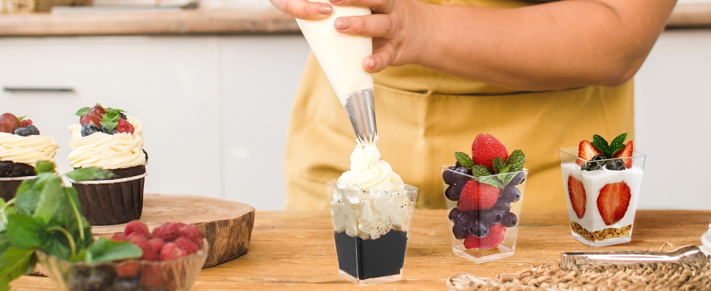 20 Pack 5 oz Plastic Dessert Cups with Lids and Spoons, Yogurt Parfait Appetizer