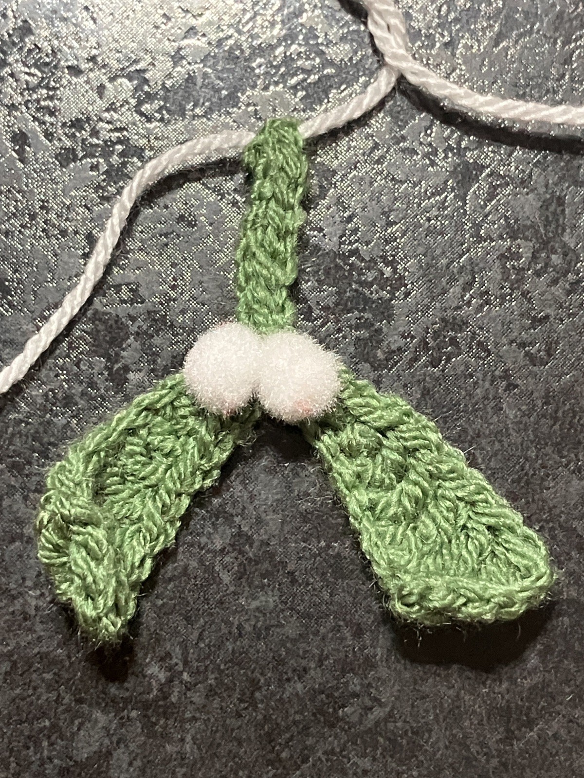 🌲🎁 New Hand Crochet Christmas Tree Presents Mistletoe Bunting Window Gift