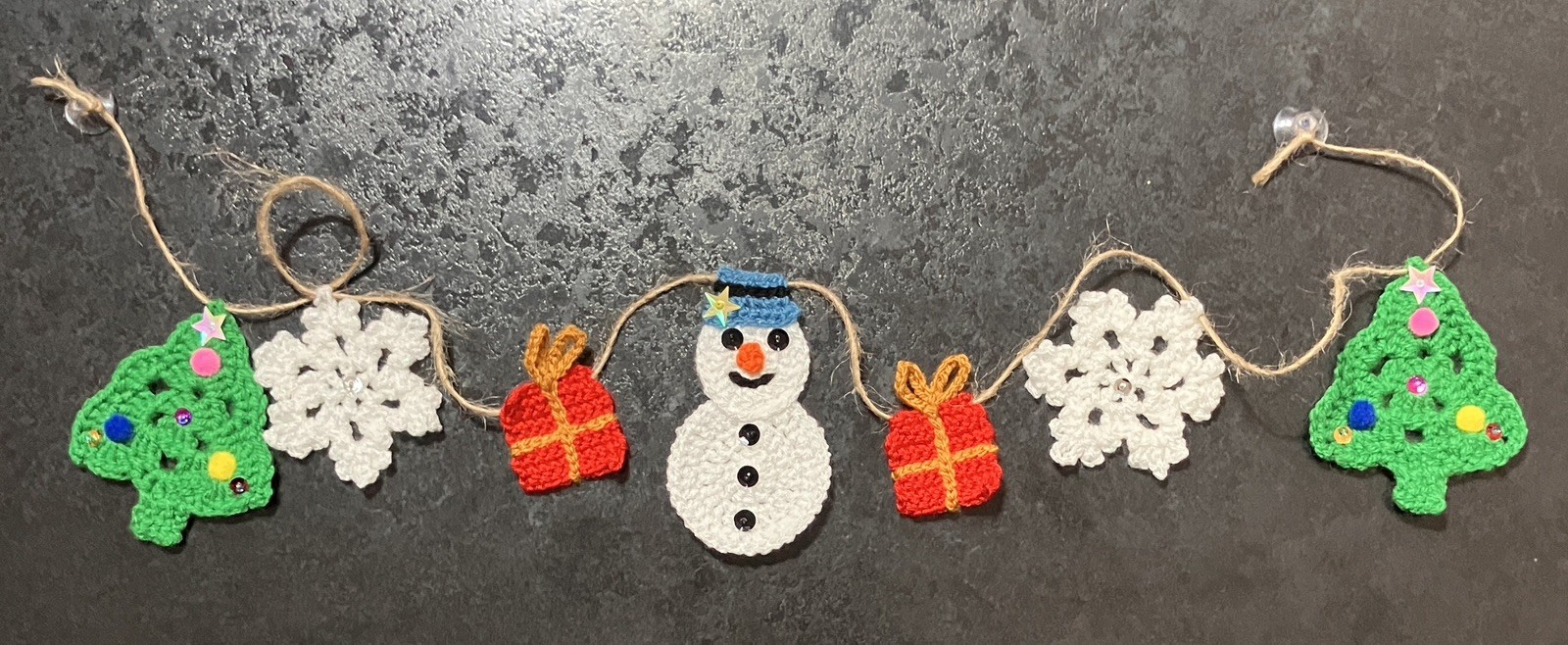 ⛄️🌲NEW Bunting Christmas Tree snowman presents Hand Crochet Window camper Gift