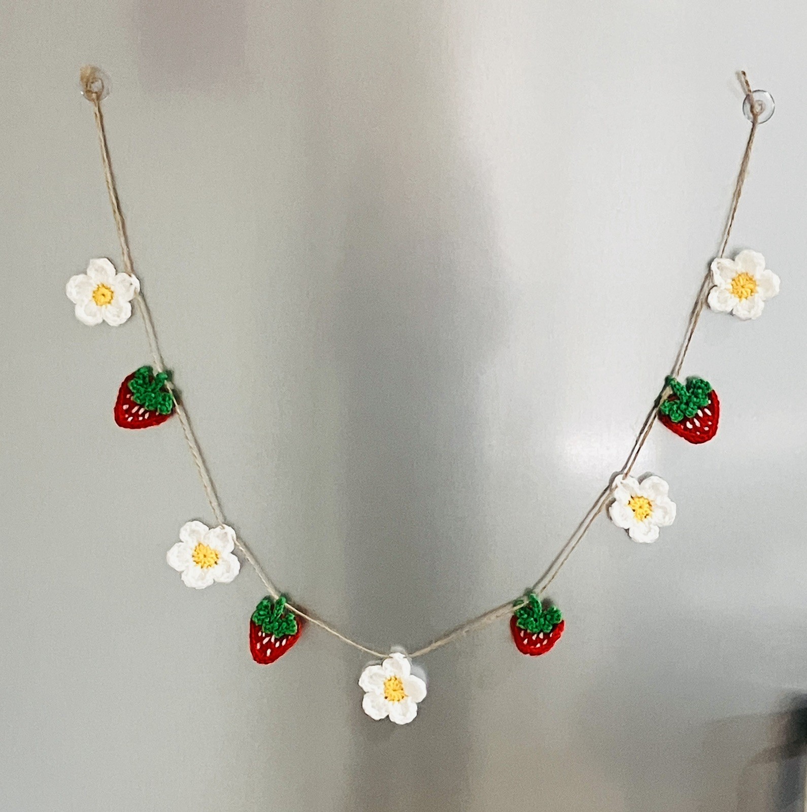 🌸🍓NEW jute rustic Crochet Daisy Strawberry Bunting Camper Window SUMMER Gift