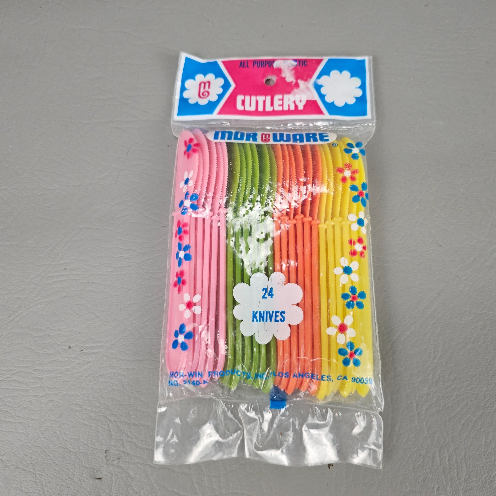 NOS Vintage Retro Mor Ware Party Colorful Plastic 24 Knives USA