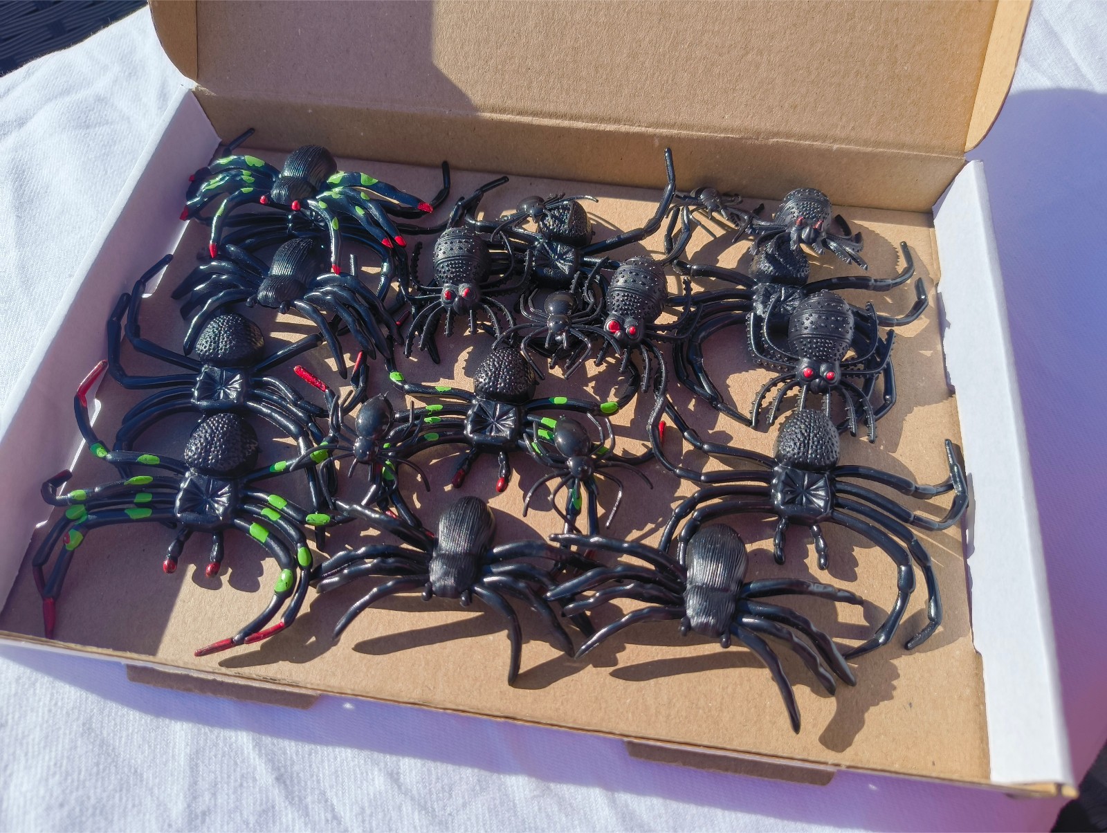 20 Fake Realistic Spider Insect Model Joke Prank Scary Prop Halloween Toy Horror