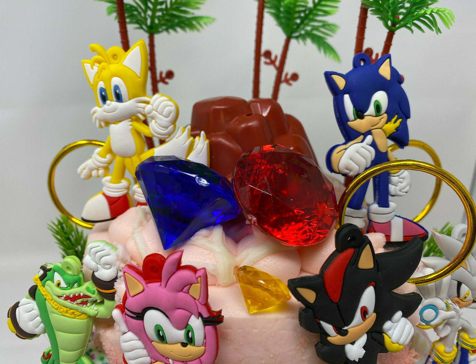 Sonic The Hedgehog 2 Deluxe Birthday Cake Topper Set Featuring Sonic BRAND NEW