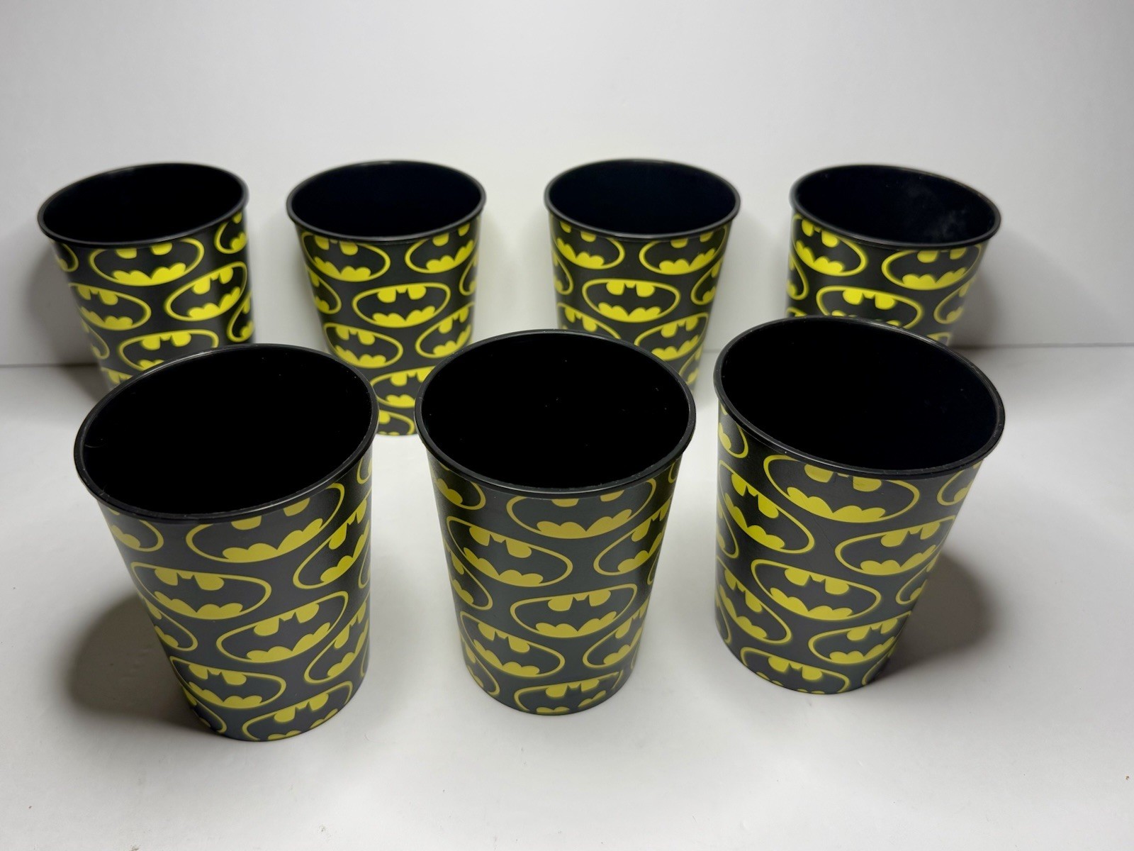 Designware Set of 7 Batman Logo Reusable Plastic 12oz Party Cups – 4.5″ DC Comic