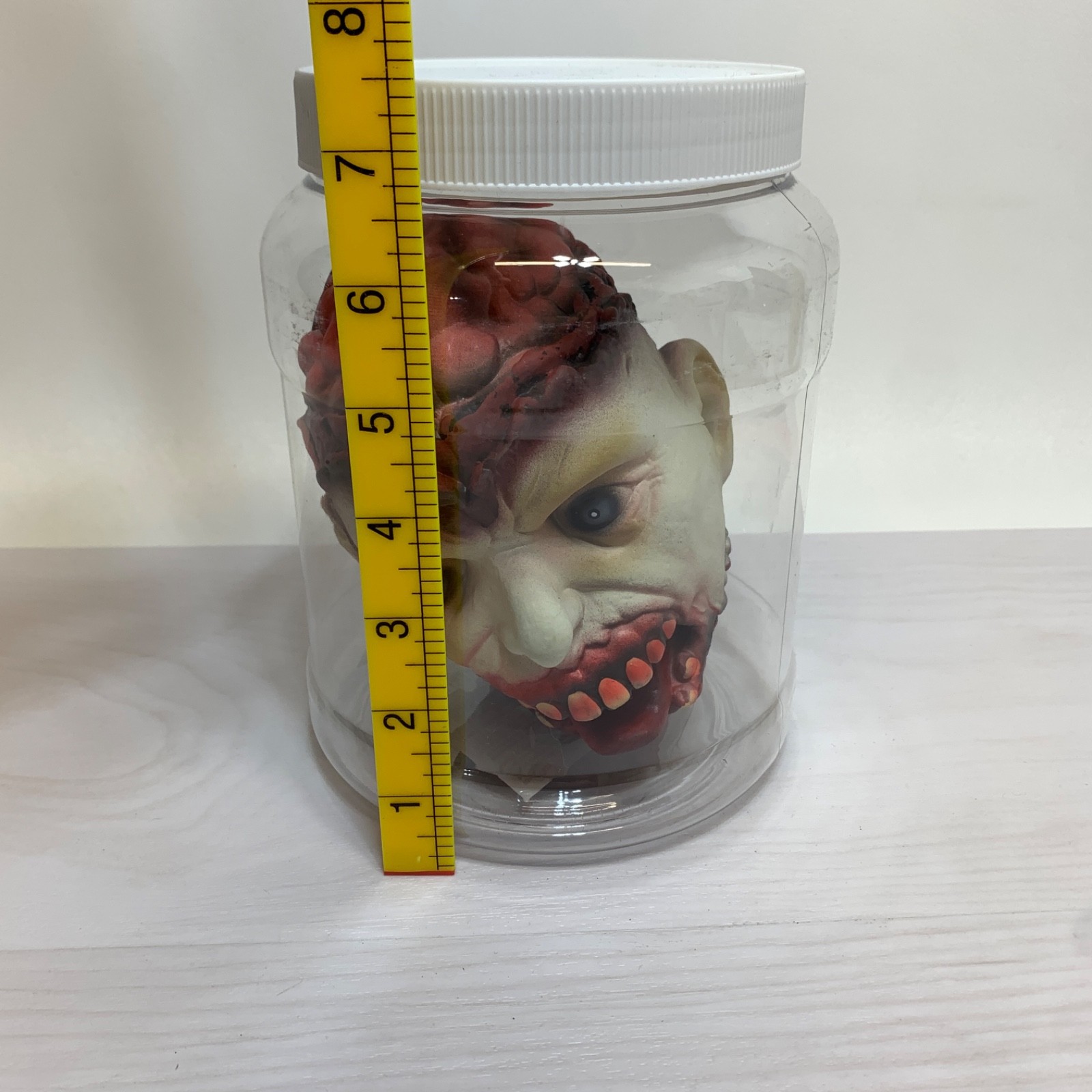 Forum Novelties Halloween Gory Head in Laboratory Jar Decoration 7″ Decoration