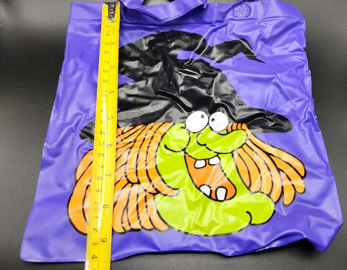 Avon “Laughing Witch” plastic Halloween party tote bag A17