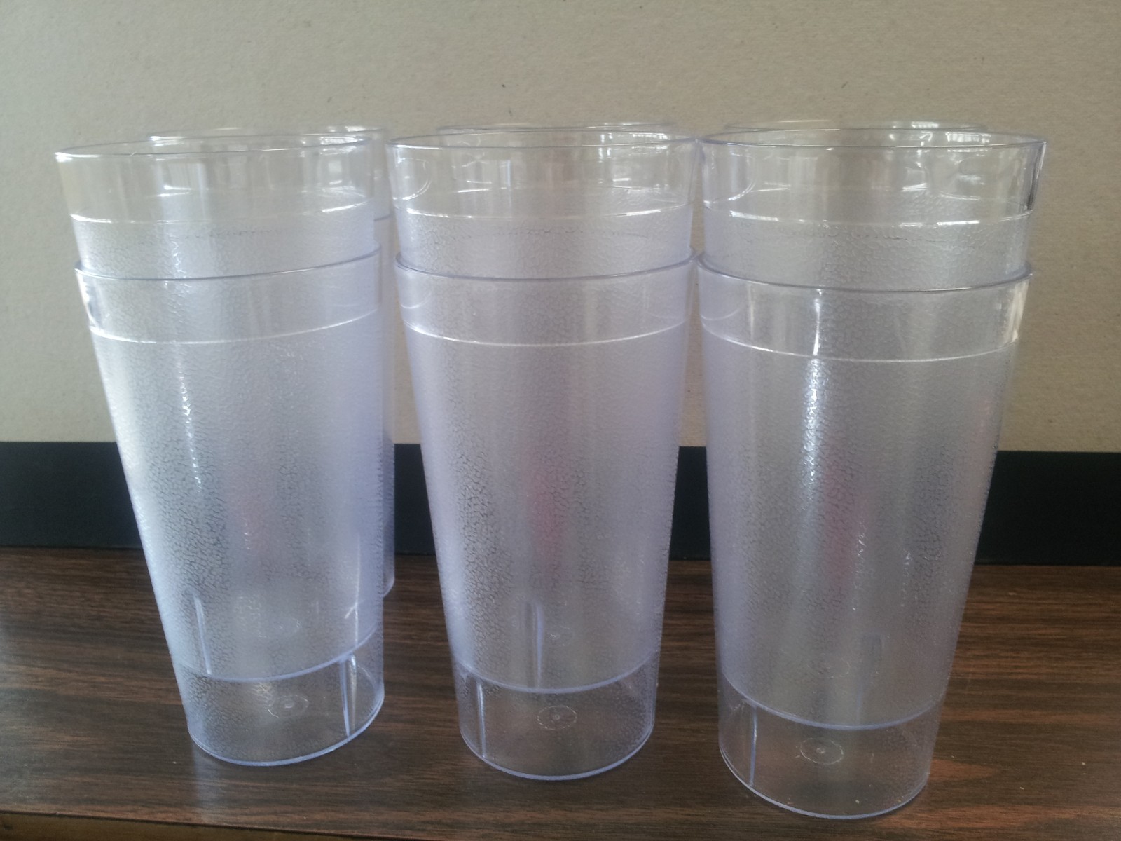 (12)CUPS RESTAURANT/DRINK CLEAR HARD PLASTIC 20 oz TUMBLERS BPA FREE (ONE DOZEN)