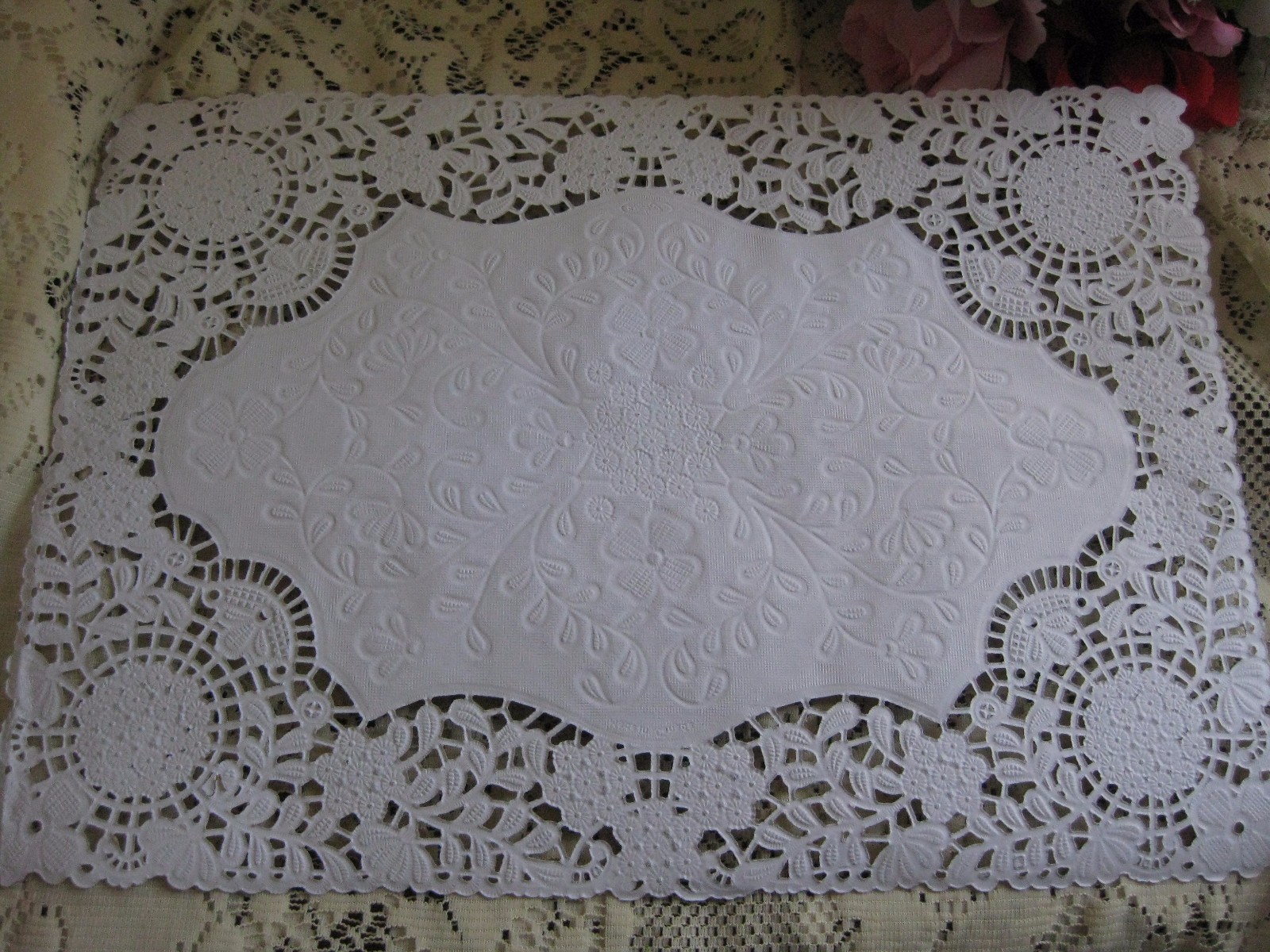 10 PCS GOLD FOIL PLACEMAT RECTANGLE PAPER VICTORIAN LACE DOILY WEDDINGS EVENTS