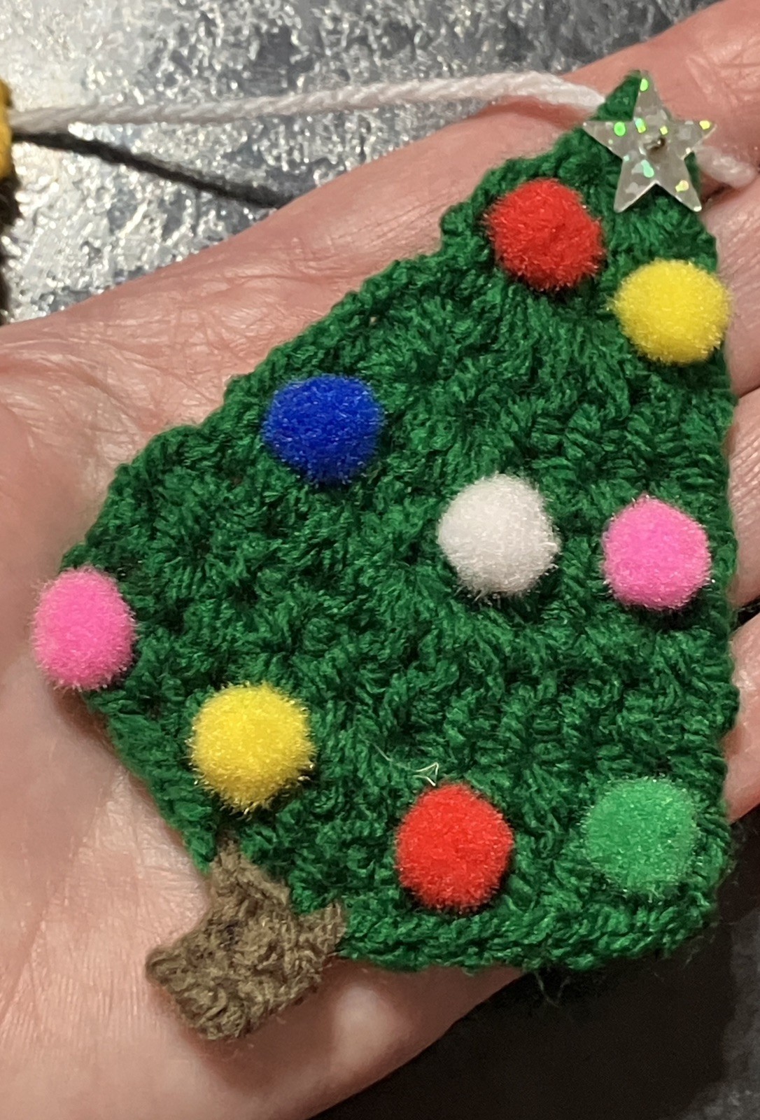 🌲🎁 New Hand Crochet Christmas Tree Presents Mistletoe Bunting Window Gift
