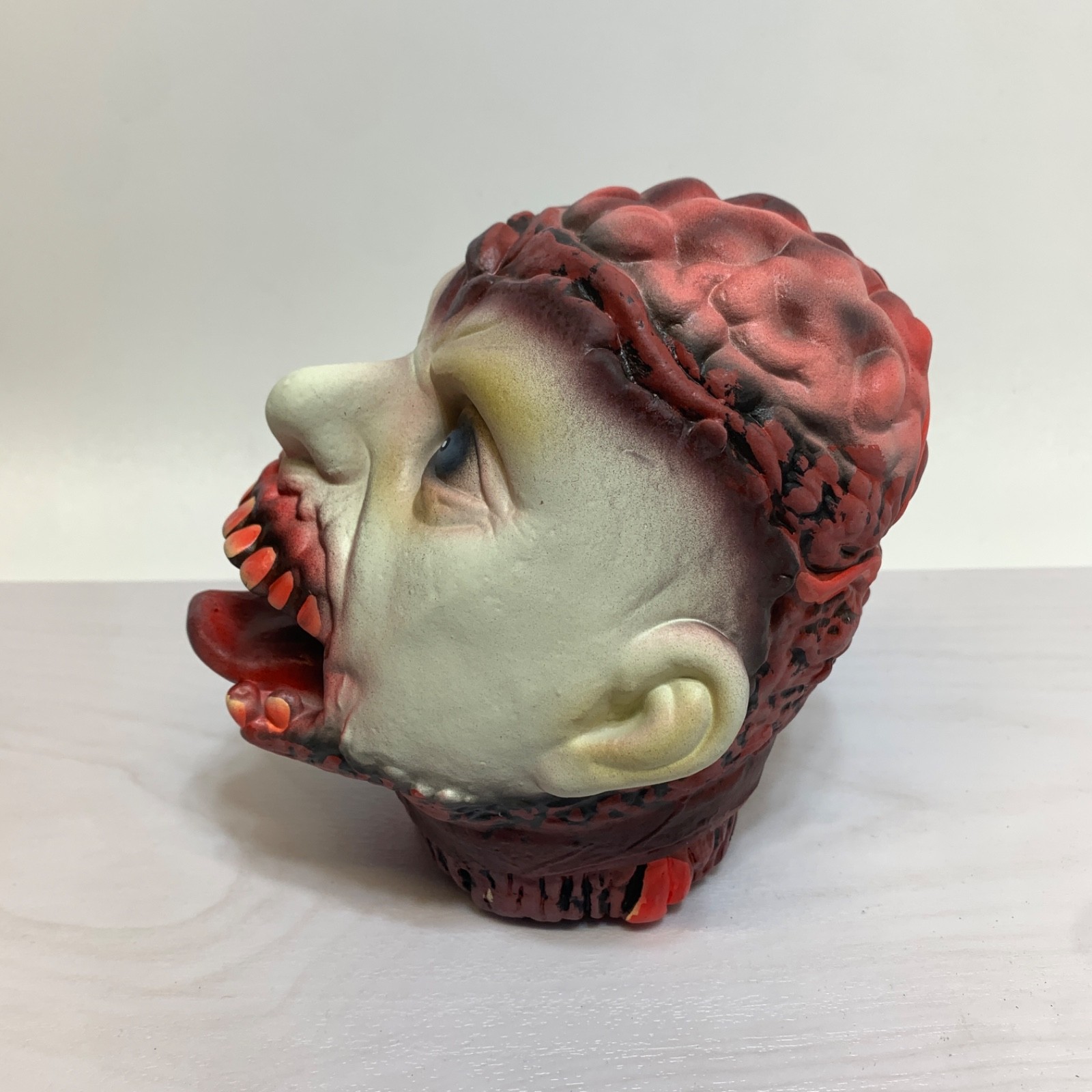 Forum Novelties Halloween Gory Head in Laboratory Jar Decoration 7″ Decoration