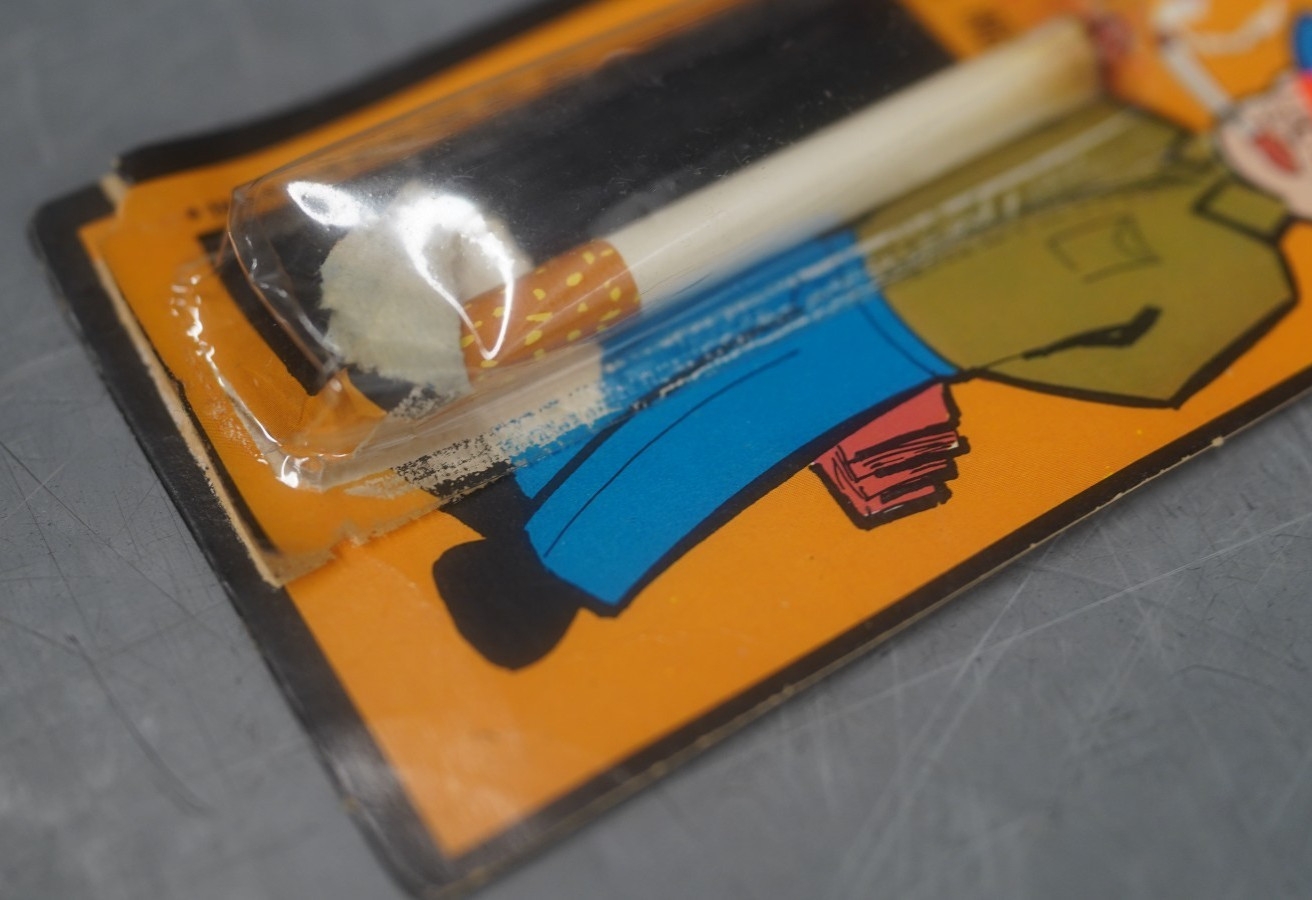 VINTAGE 1986 PUFFY FAKE CIGARETTE FORUM NOVELTIES OPENED PACKAGE