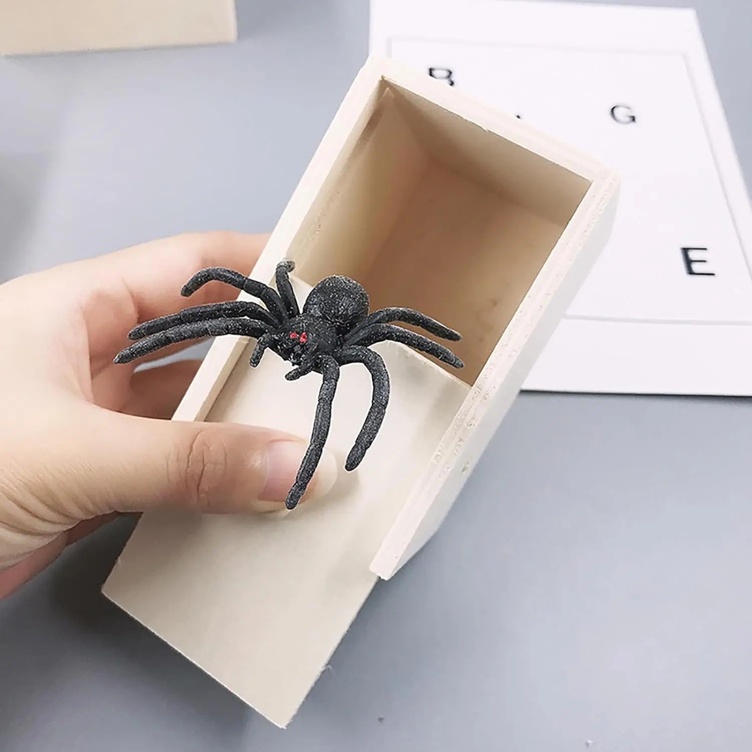 Wooden Spider Prank Box Jump Scare Surprise Gag Toy Funny Halloween Gift