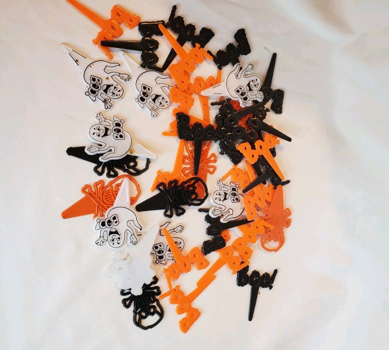 VTG LOT HALLOWEEN PLASTIC CAKE/CUPCAKE TOPPERS Ghost Boo Skeleton Lot Of 20