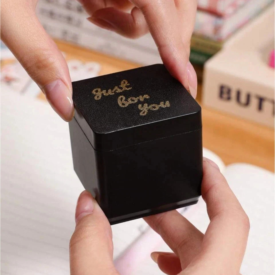 Middle Finger Surprise Gift Box Middle Finger Perfect Prank Hand Pop-Up Gift Box