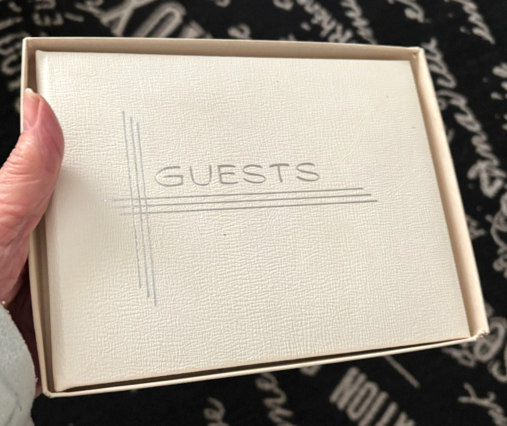 Vtg 6X7″ Unused CR GIBSON White Leatherette Silver Lettering GUEST BOOK G7722-2