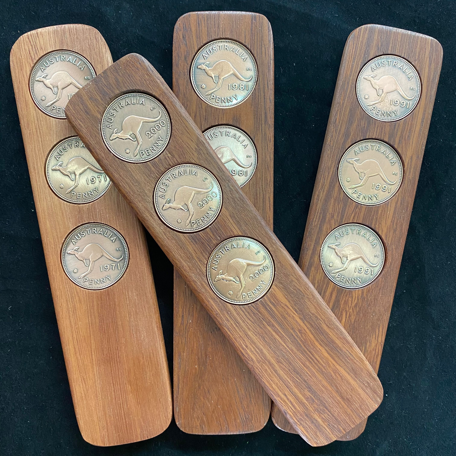 2005 20th Birthday Gift Present Hardwood Two-Up Game 2005 Australian Pennies