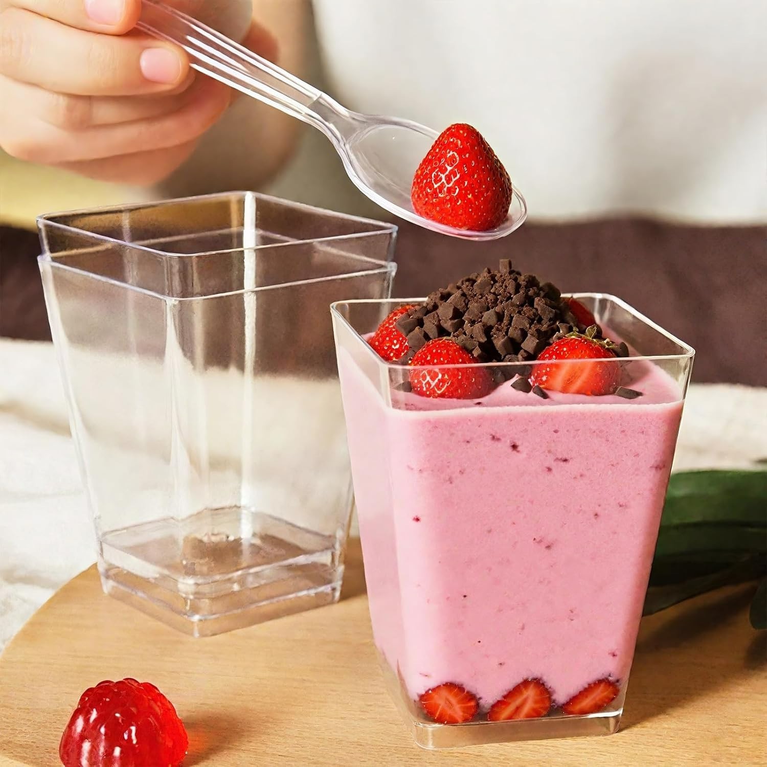 Lightweight 20 Pack 5 oz Dessert Cups with Lids – Perfect for Catered Events