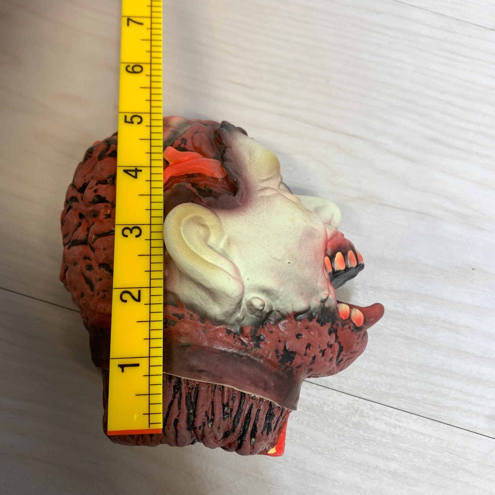Forum Novelties Halloween Gory Head in Laboratory Jar Decoration 7″ Decoration