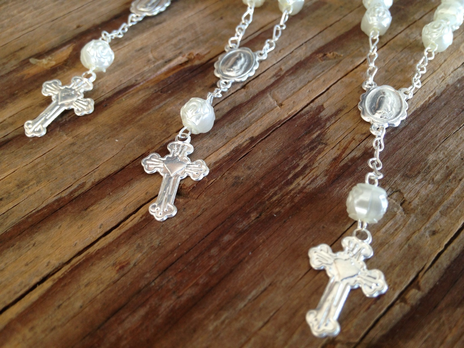 25 Baptism Favors Ivory color/Recuerdos de Bautizo/mini Rosaries/Communion Favor