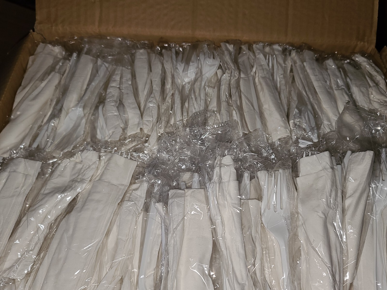 1000 Kits Disposable White Plastic Fork with Napkin and Milk Straw packet