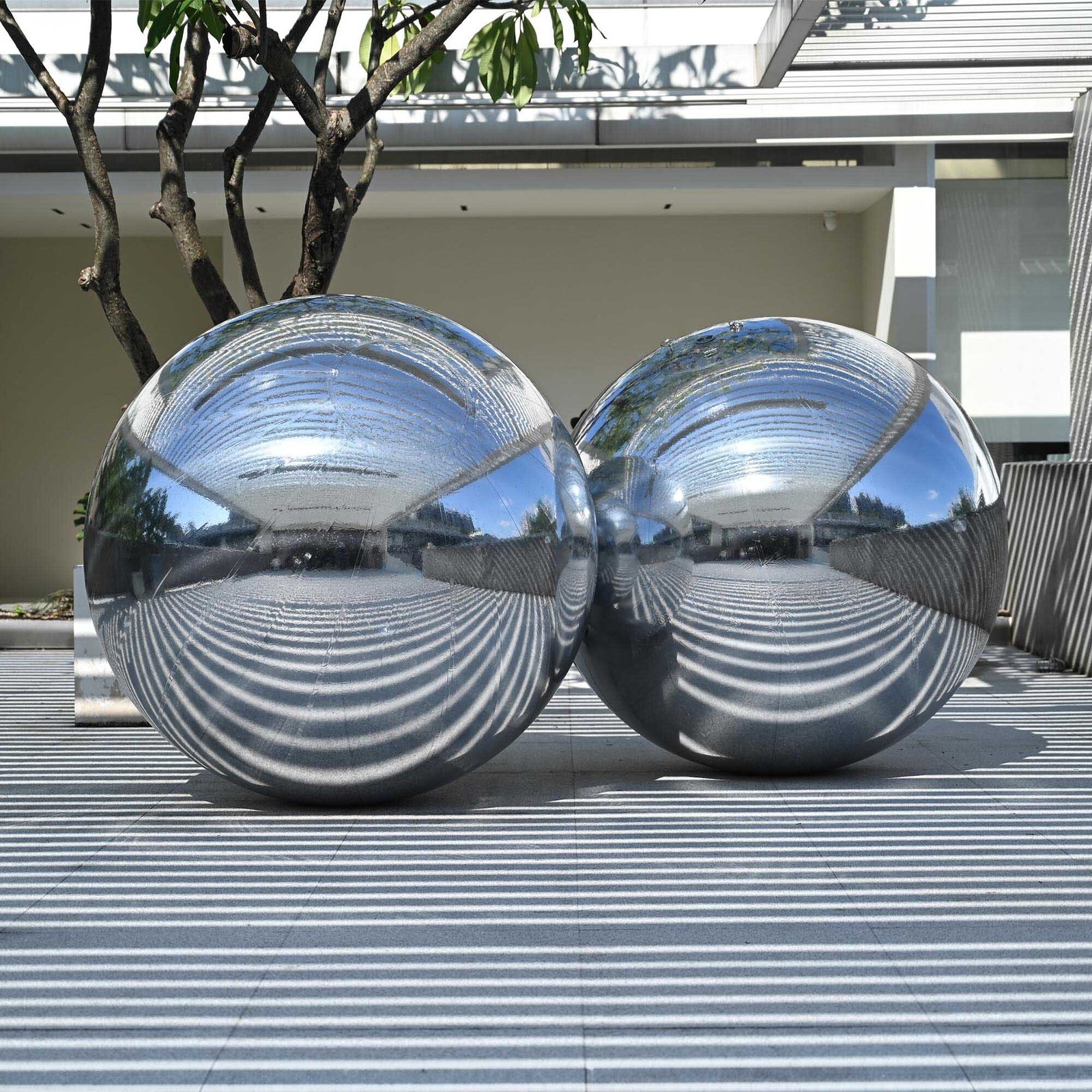 AplusChoice 2PCS 59″ Big Shiny Inflatable Mirror Ball Reusable Hanging Silver