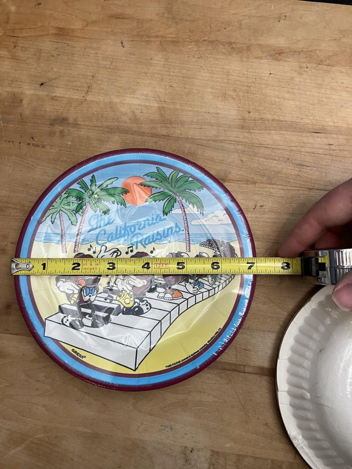 The California raisins 7” paper plates and bowls sealed 1988